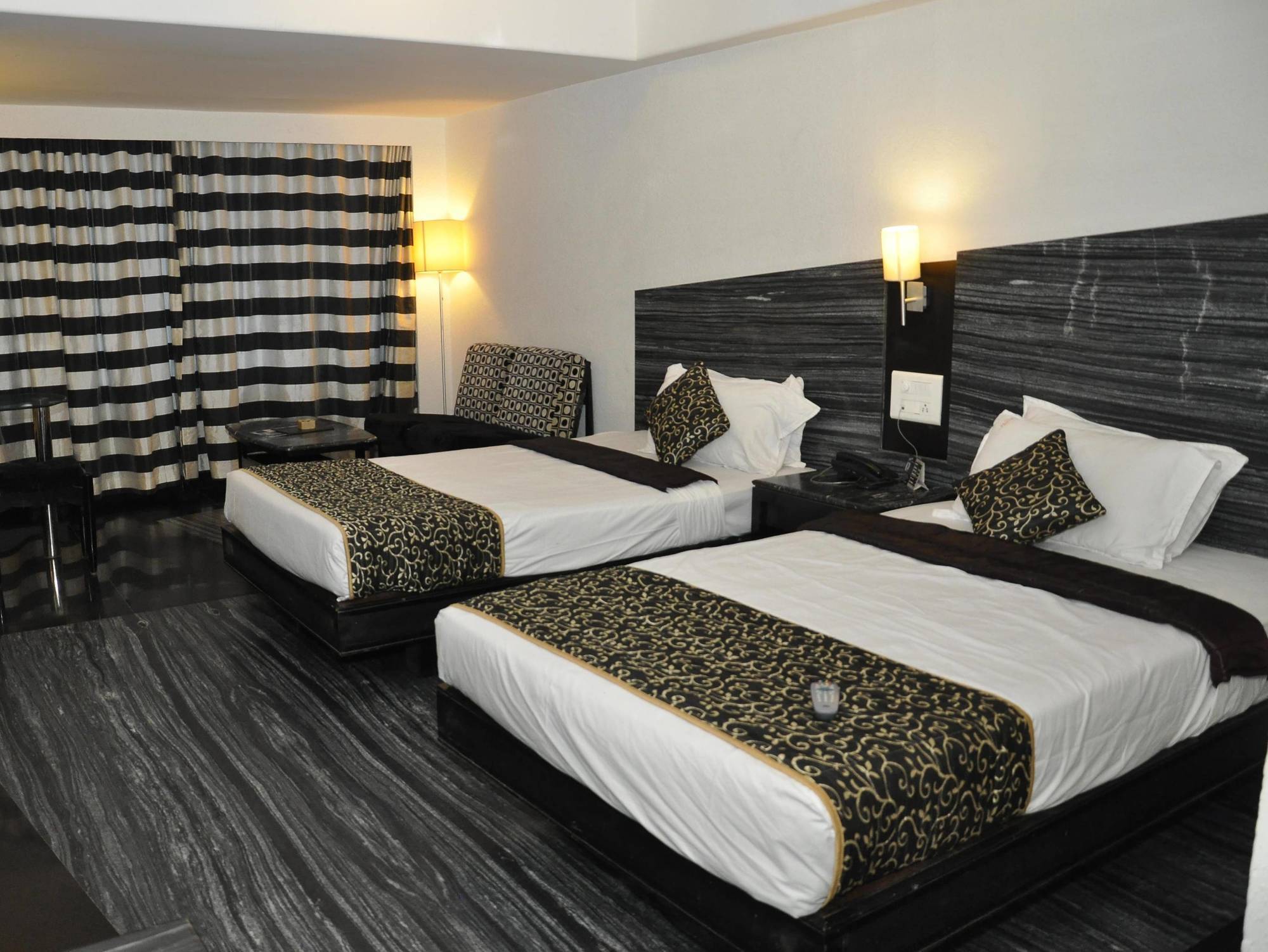 Hotel Manorama Vijayawāda Zewnętrze zdjęcie