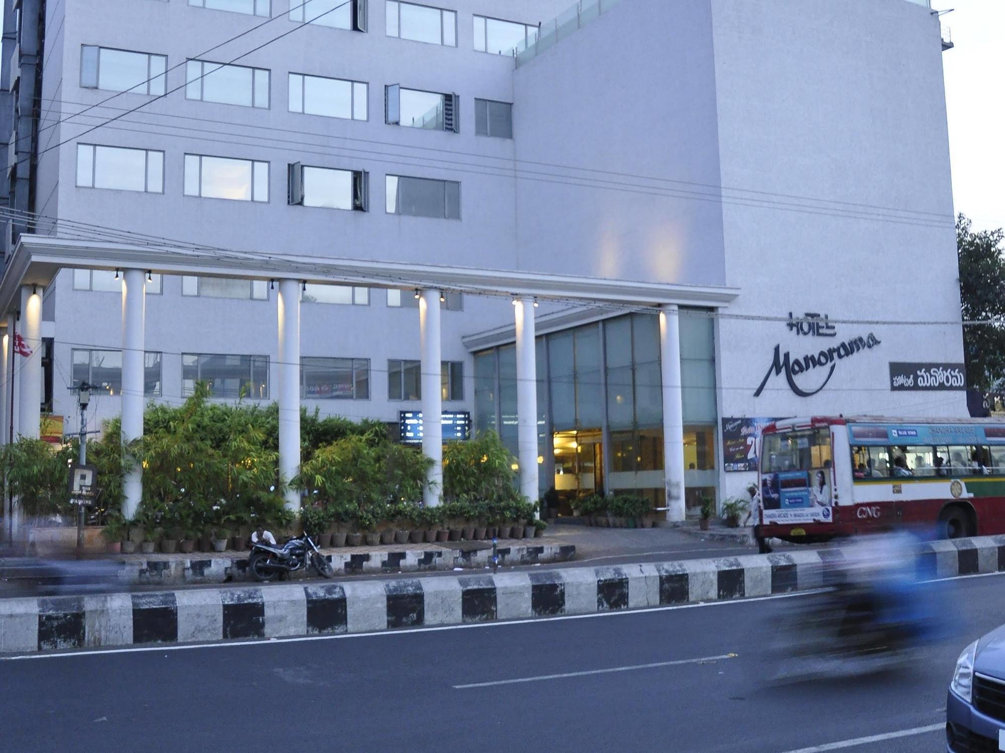 Hotel Manorama Vijayawāda Zewnętrze zdjęcie